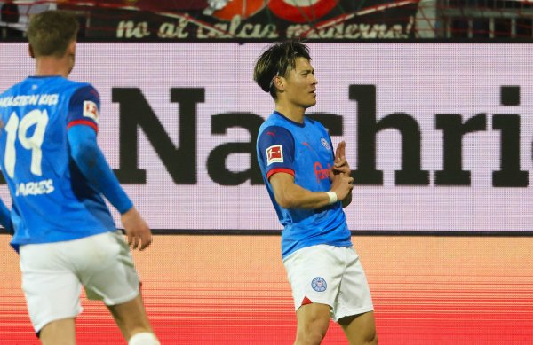 记者：门兴及英超多队特意日本前卫町野修斗，基尔要价超1千万欧