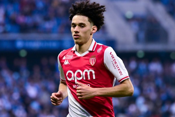 体图：勒沃库森专门阿克利乌舍，备选决策是曼城的麦卡蒂