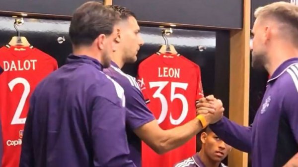 太阳报：曼联小将迭戈-莱昂从30号换为35号，塞斯科或不息穿30号