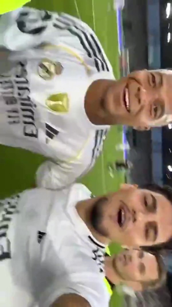 有点懵但很调解！球迷晒第一视角与姆总自拍，姆总含笑调解🤣