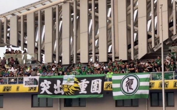 沿路奴隶！京媒：远征西海岸的国安球迷达1800东谈主支配