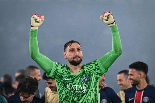 队报：多纳鲁马仍跟巴黎检察，曼联退出竞争&他更接近加盟曼城