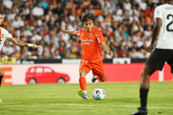 记者：马竞专诚久保建英，但将曼联的安东尼和桑乔视作更实惠决策