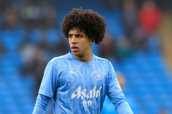 记者：拜仁、热刺、尤文、马竞等队特意曼城边卫刘易斯