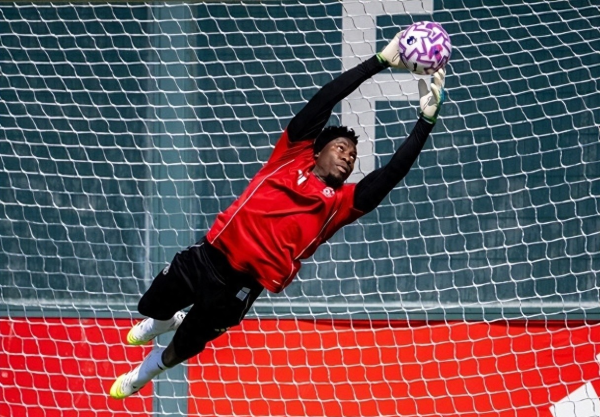 曼联急外出将奥纳纳国米特等免费接盘, 又玩一把转会神操作