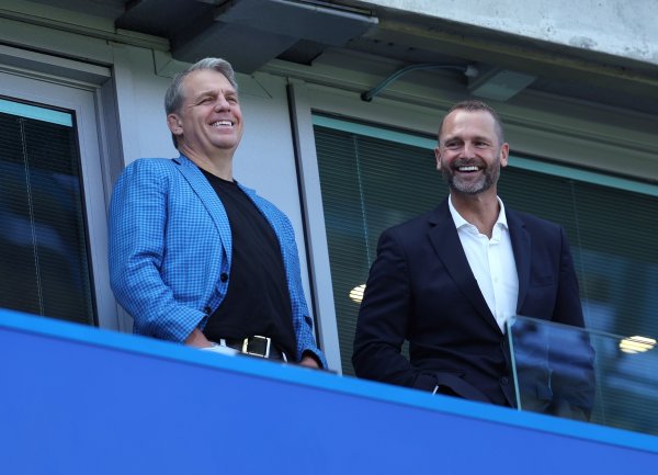 足坛转会给伯利玩穿了! 切尔西买东谈主不为私用, 1-2年转手挣1000万+