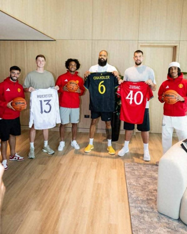 姆贝莫4XL! NBA球星造访曼联锻练基地, B费约罗皆尔克泽蔼然欢迎