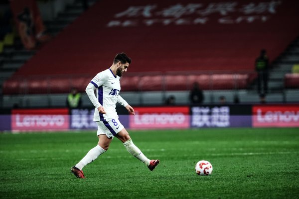 记者：年底契约到期的哈达斯，已与津门虎就续约达成一致