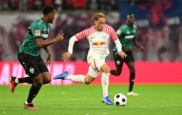 莱比锡官方：允许哈维-西蒙斯暂时离开一线队，以便进行条约讨论