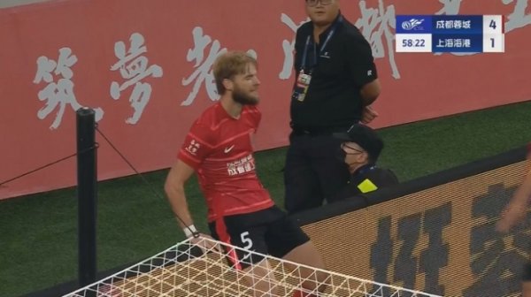 再度拉开比分！莱切特后点头球破门，蓉城4-1向上海港