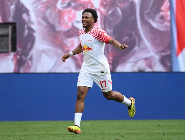 记者：尤文思租赁＋粗浅条目买断签奥蓬达，总价4500万到5000万欧