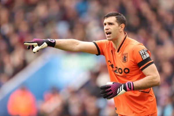 BBC：曼联仍在衡量引进马丁内斯还是拉门斯，维拉也专诚拉门斯