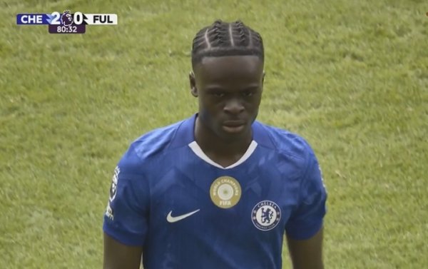 有点不欢喜！切尔西小将乔治换上后又被换下，桑托斯替补上场