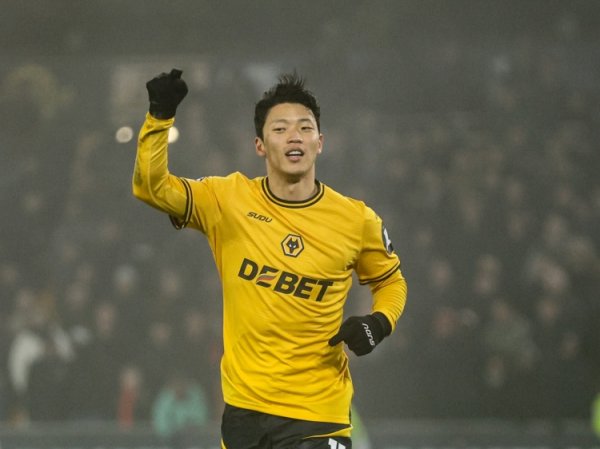 罗马诺：尽管收到报价，但狼队不会在夏窗临了本领出售黄喜灿