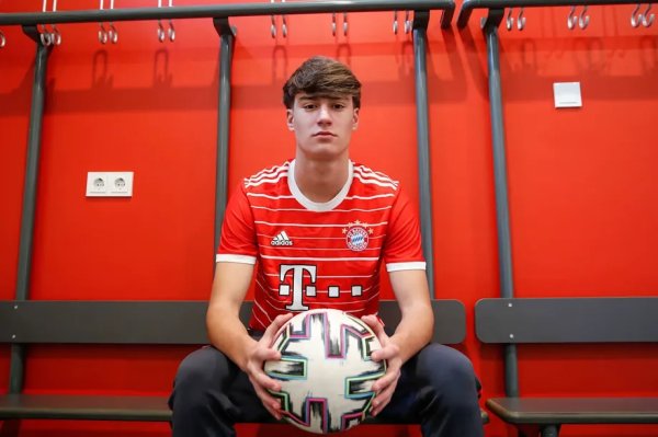 德天外：拜仁小将哈维尔-费尔南德斯还原有球稽查，有望10月复出