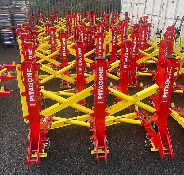 邮报：利物浦球迷遇袭后，曼联在老特拉福德外设立先进出动樊篱