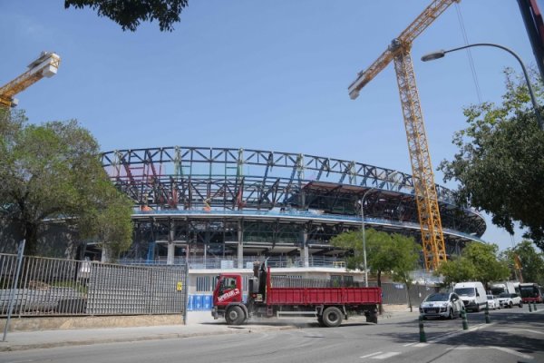 赶程度！马卡：邻近住户恼恨，诺坎普改建工程24小时齐在施工