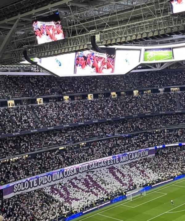 皇马球迷拉横幅：惟有一个条目，本年夺冠！