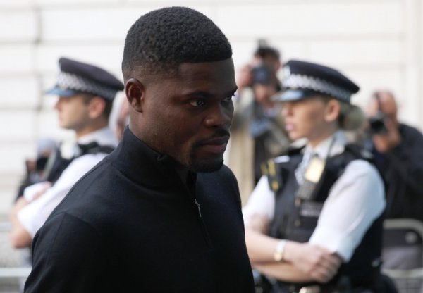 镜报：前阿森纳中场托马斯对强奸和性侵指控示意不认罪