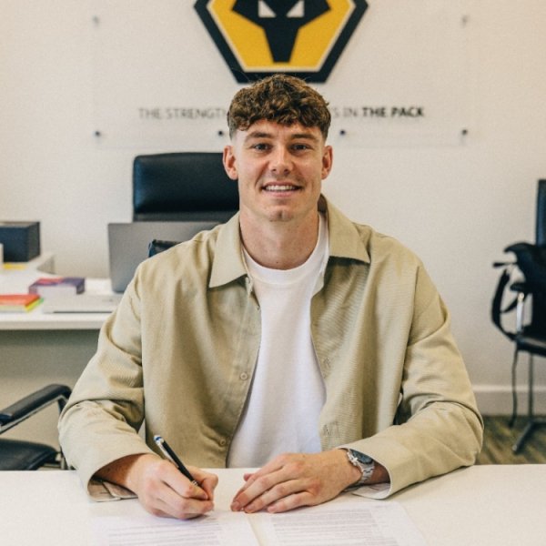 官方：狼队与时尚拉尔森续约五年，并附带1年的续约选项