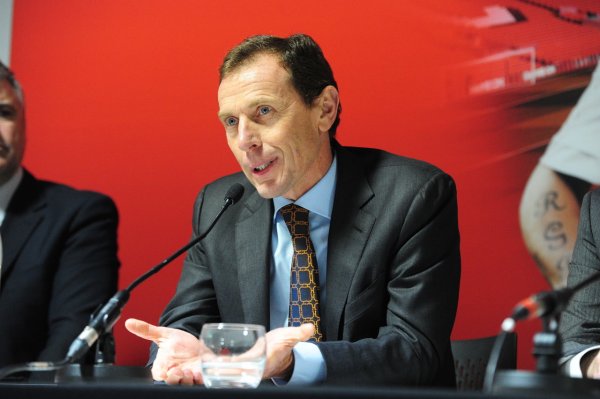 六台：皇马不会派布特拉格诺出席金球奖，仅女足球员威尔独自插足