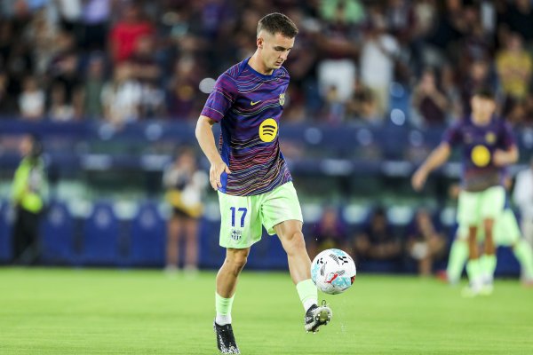 阿斯：卡萨多因肌肉不适退出磨练，巴萨面对中场东谈主手败落的逆境