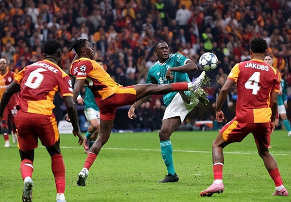 科纳特身在利物浦心在皇马, 场上发球瘟遭球迷月旦