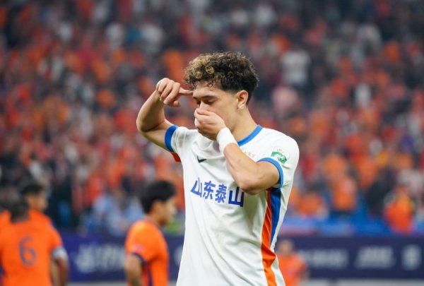 鲁媒：李小恒要是能不停卓绝，明天有望在泰山队上演更紧迫的脚色