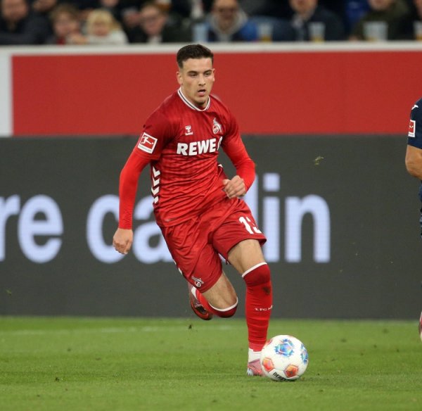 记者：拜仁多特和英超球队确在柔柔科隆小将马拉，但未有任何举止