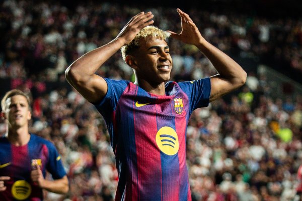 埃里克-加西亚：我不会说亚马尔和梅西相同，因为梅西只消一个