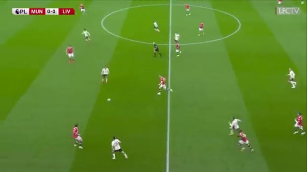 输球输东说念主！21年英超，萨拉赫戴帽博格巴飞铲染红，曼联0-5利物浦