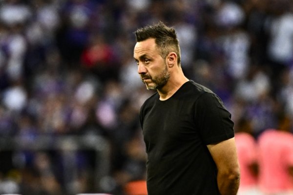 被罚下1东说念主+遭绝杀！德泽尔比怒喷裁判：他不合乎国法这种级别比赛