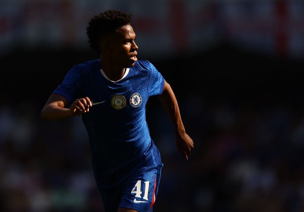 吉乌先创蓝军最年青欧冠破门记载，33分钟后被18岁埃斯特旺讲理