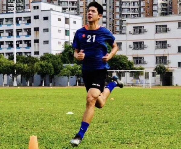 对中国足球葬送！前球员：新东谈主进队被控制，凌晨被唤醒帮买避孕套