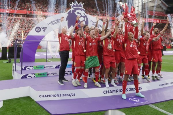 并未独行！英超卫冕冠军遇到4连败，本赛季的利物浦是历史第4队