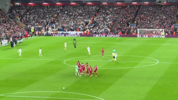 阿诺德重返安菲尔德，利物浦球迷呼吁：惟有一个布拉德利！