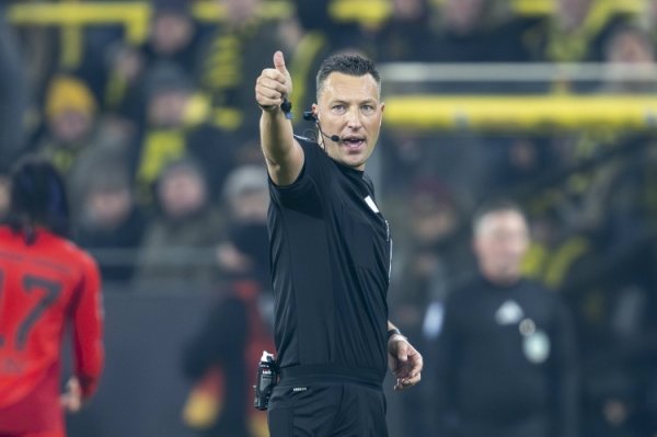 法媒：本周法甲巴黎FC战雷恩和巴黎战里昂比赛的裁判将捎带录像头