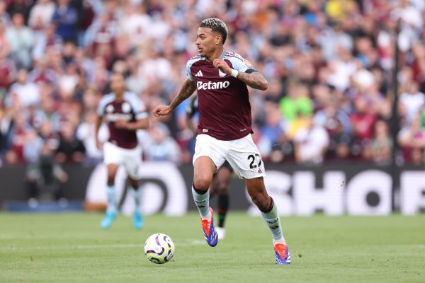 罗杰斯近两赛季各项赛事畅通战助攻16次，同时英超球员仅次萨拉赫