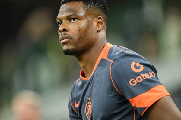 记者：国米合计邓弗里斯伤势无大碍，球员复返意大利翌日禁受理疗