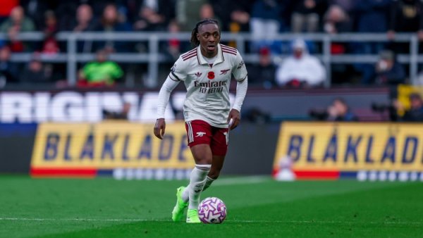 对阵托特纳姆热刺献技帽子戏法！埃泽是1978年以来阿森纳首东谈主