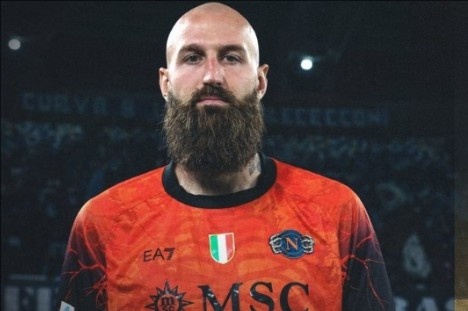 那不勒斯门将：我今天只需作念一次扑救，应向我身前的队友暗意祝愿