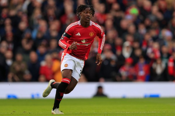 慢镜头：那不勒斯依然开动与梅努的牙东说念主搏斗，曼联得志外租